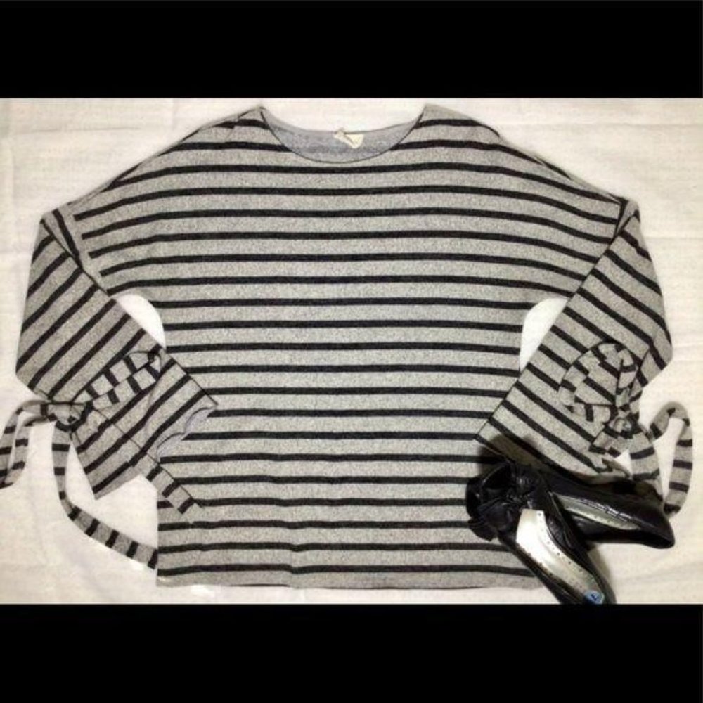 143 Story by Lineup Gray Black Strip Bell Sleeve